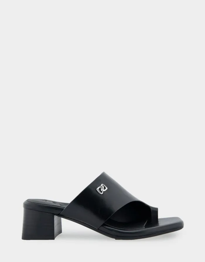 Aerosoles Comfortable Women039s Hooded Toe Ring Block Heel Slide Sandal In Black Leather Black Leather Women Slides Aerosoles Comfortable Women039s Hooded Toe Ring Block Heel Slide Sandal In Black Leather Black Leather Women Slides