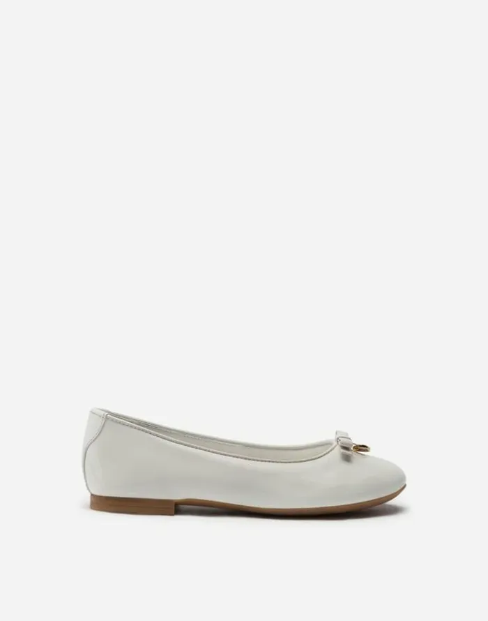 Dolce and Gabbana Shoes 2438 Children Patent Leather Ballet Flats With Charm White Dolce and Gabbana Shoes 2438 Children Patent Leather Ballet Flats With Charm White