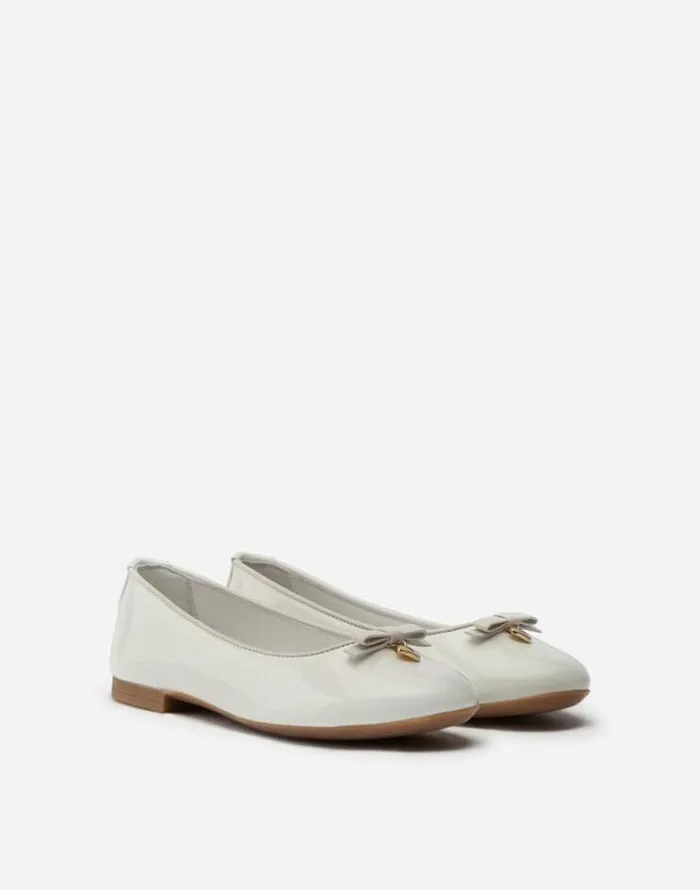 Dolce and Gabbana Shoes 2438 Children Patent Leather Ballet Flats With Charm White Dolce and Gabbana Shoes 2438 Children Patent Leather Ballet Flats With Charm White