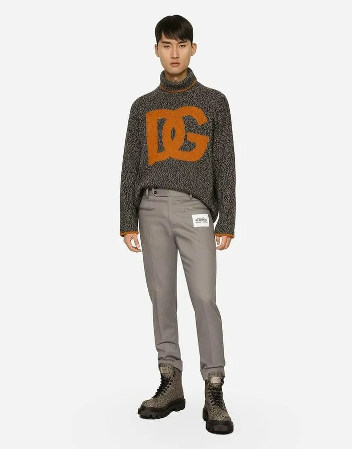 Dolce and Gabbana Trousers And Shorts Men Stretch Drill Pants With ReEdition Label Grey Dolce and Gabbana Trousers And Shorts Men Stretch Drill Pants With ReEdition Label Grey