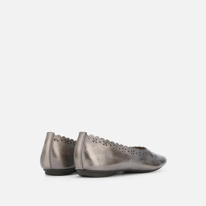 Eugene Scalloped Metallic Travel Ballet Flat Pewter Women Kenneth Cole Flats