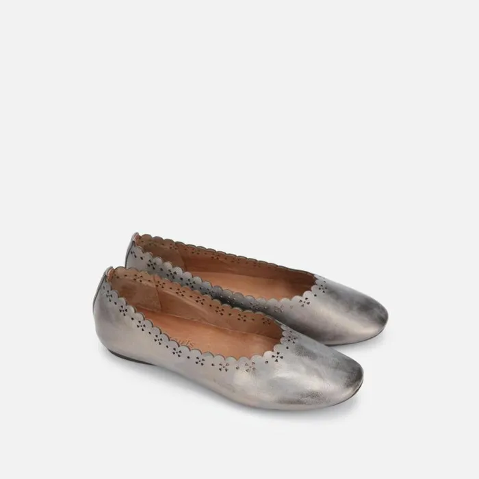 Eugene Scalloped Metallic Travel Ballet Flat Pewter Women Kenneth Cole Flats
