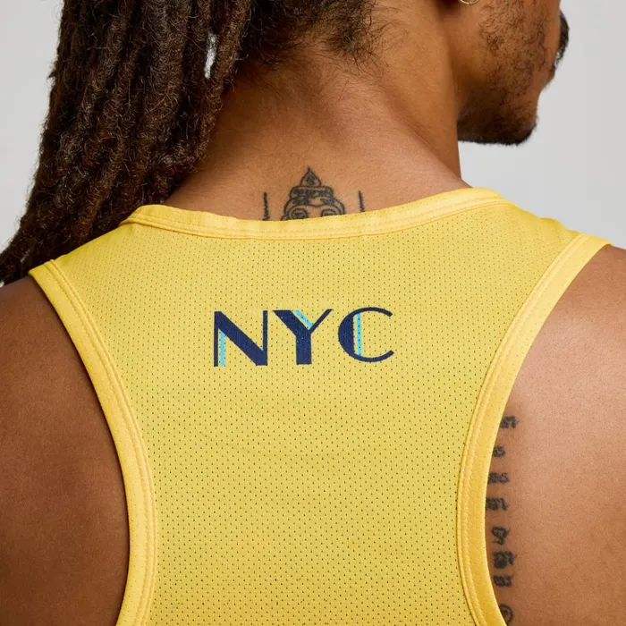 Men Nyc Stopwatch Graphic Singlet New York 2024 Saucony Tops