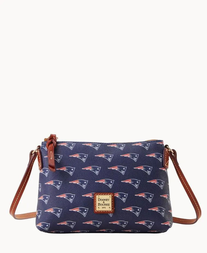 NFL Patriots Crossbody Pouchette Patriots Woman Dooney and Bourke Crossbodies NFL Patriots Crossbody Pouchette Patriots Woman Dooney and Bourke Crossbodies