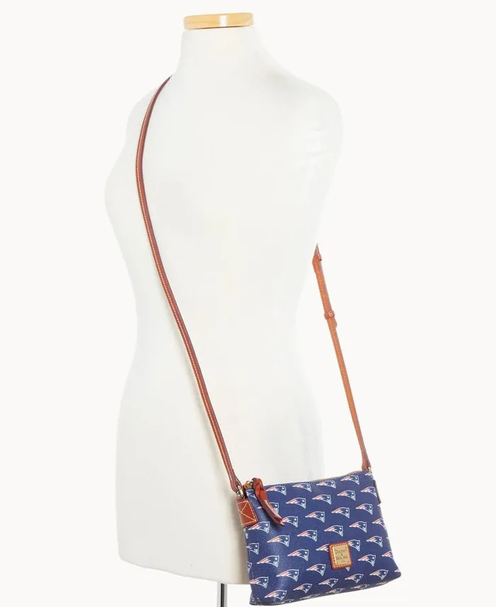NFL Patriots Crossbody Pouchette Patriots Woman Dooney and Bourke Crossbodies NFL Patriots Crossbody Pouchette Patriots Woman Dooney and Bourke Crossbodies