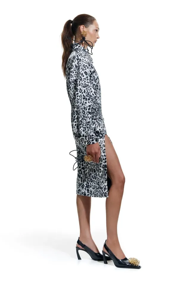 Offwhite Leolapiz Satin Cropped Jacket Leolapiz Full Off White Women Bimba Y Lola Bimba Y Palomo Offwhite Leolapiz Satin Cropped Jacket Leolapiz Full Off White Women Bimba Y Lola Bimba Y Palomo