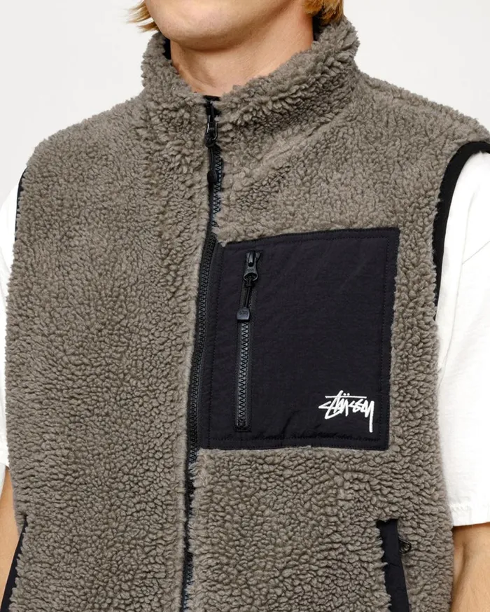 Outerwear MenWomen Stussy SHERPA REVERSIBLE VEST Stone