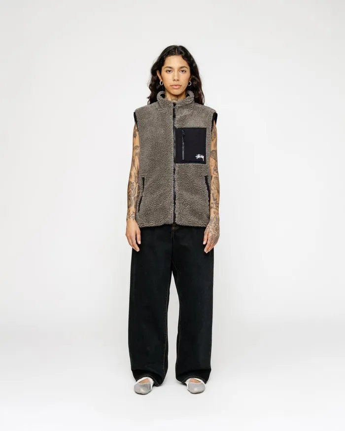 Outerwear MenWomen Stussy SHERPA REVERSIBLE VEST Stone