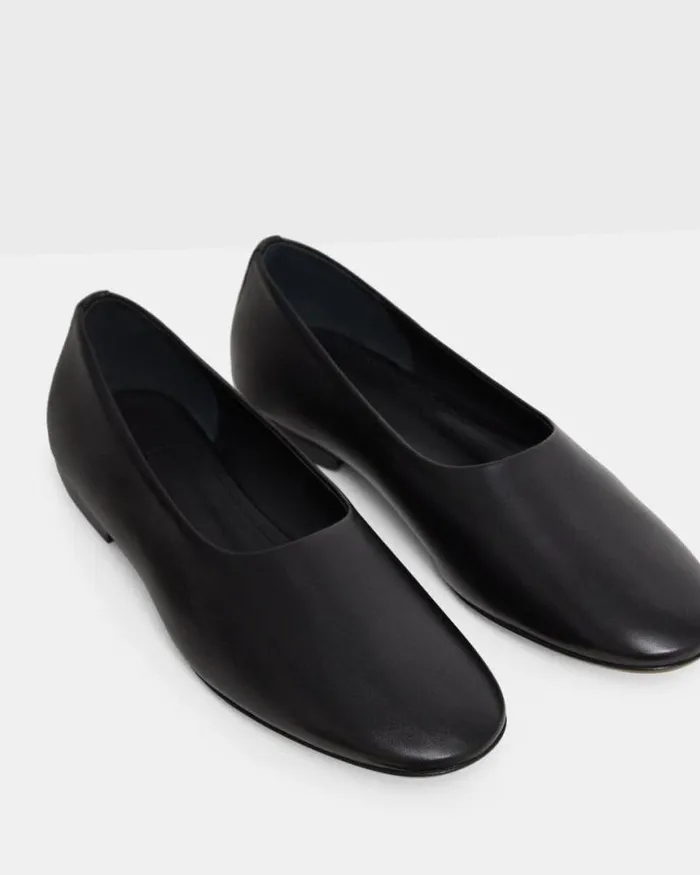 Shoes Women Theory Round Flat In Leather Black