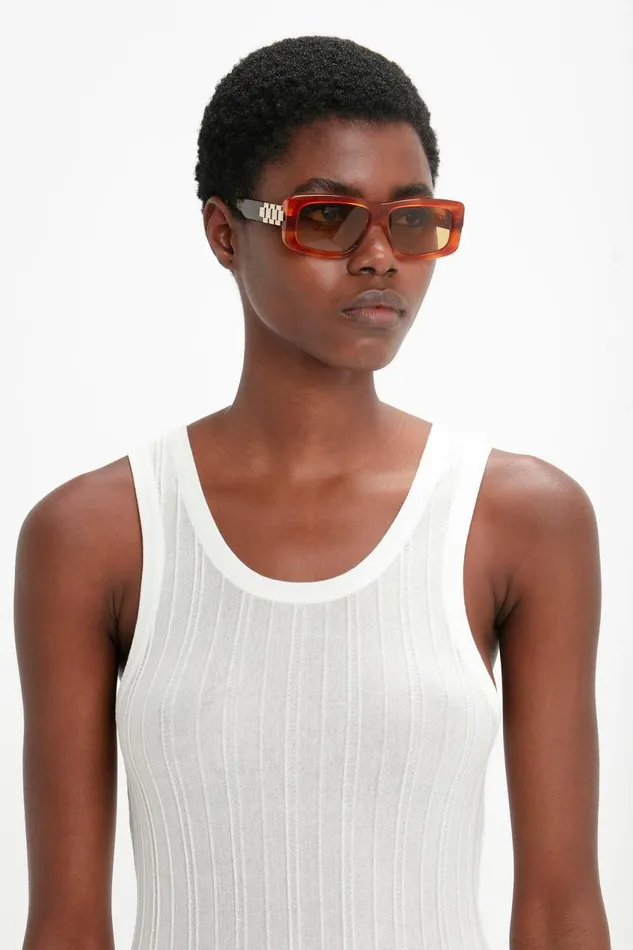 Sunglasses Women Victoria Beckham Chain Detail Rectangular Frame Sunglasses In Striped Blonde Havana