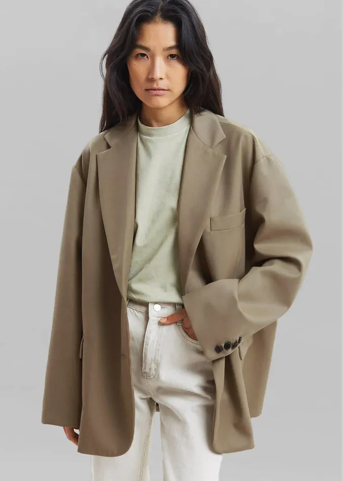 The Frankie Shop Outerwear Frankie Oversized Boyfriend Blazer 8211 Desert Taupe 8211 Women The Frankie Shop Outerwear Frankie Oversized Boyfriend Blazer 8211 Desert Taupe 8211 Women