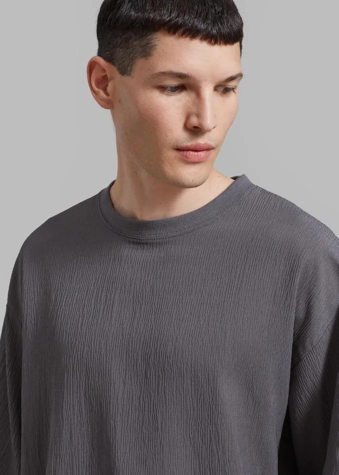 The Frankie Shop Tops Eliott Crinkle Tee 8211 Charcoal 8211 Men