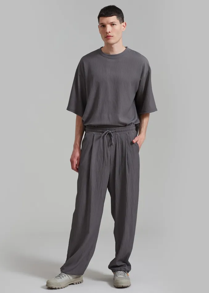 The Frankie Shop Tops Eliott Crinkle Tee 8211 Charcoal 8211 Men