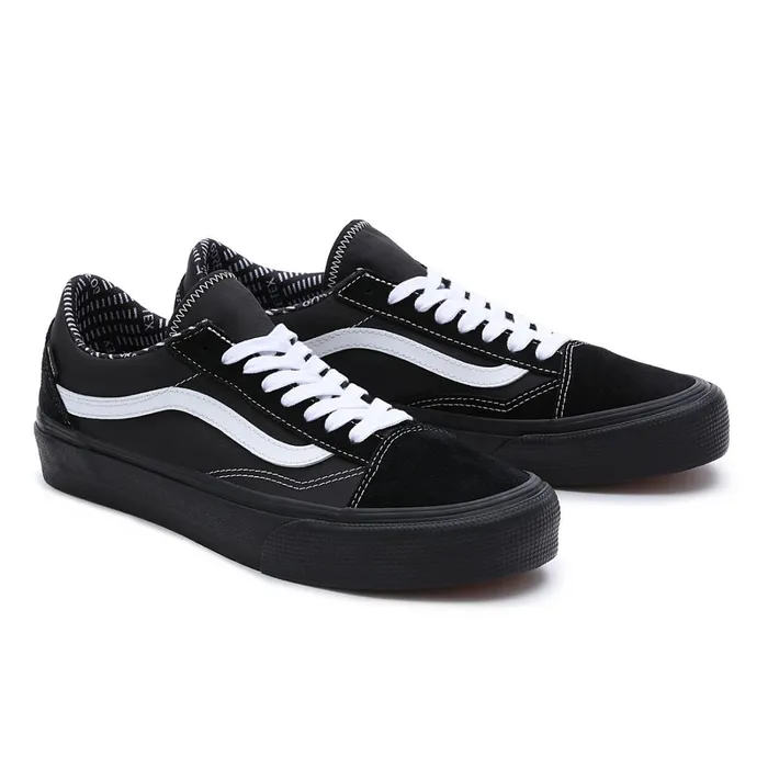 Vans Classics Men GoreTex Old Skool Shoes Black