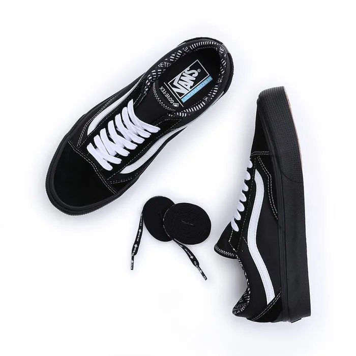 Vans Classics Men GoreTex Old Skool Shoes Black