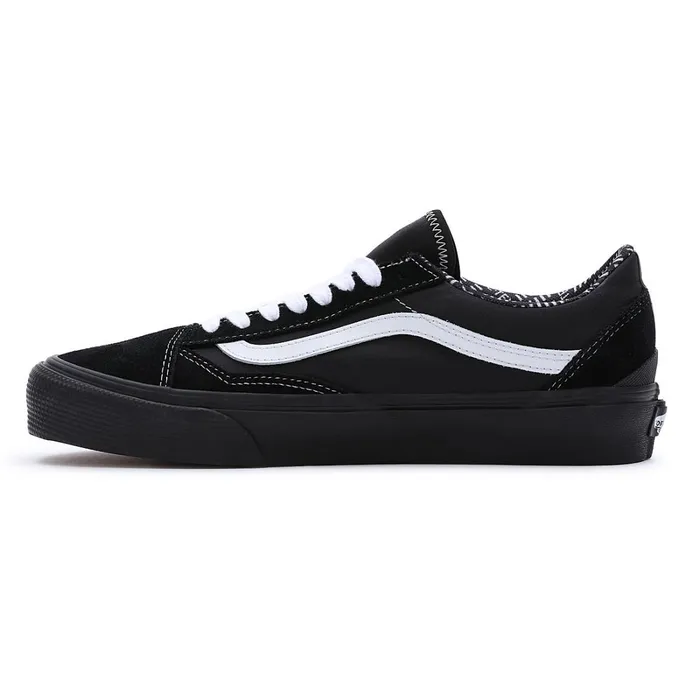 Vans Classics Men GoreTex Old Skool Shoes Black