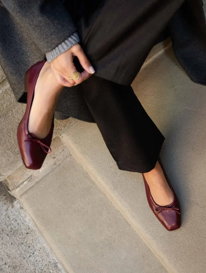 Women Ballet Flats Bobbies Charlotte Garnet